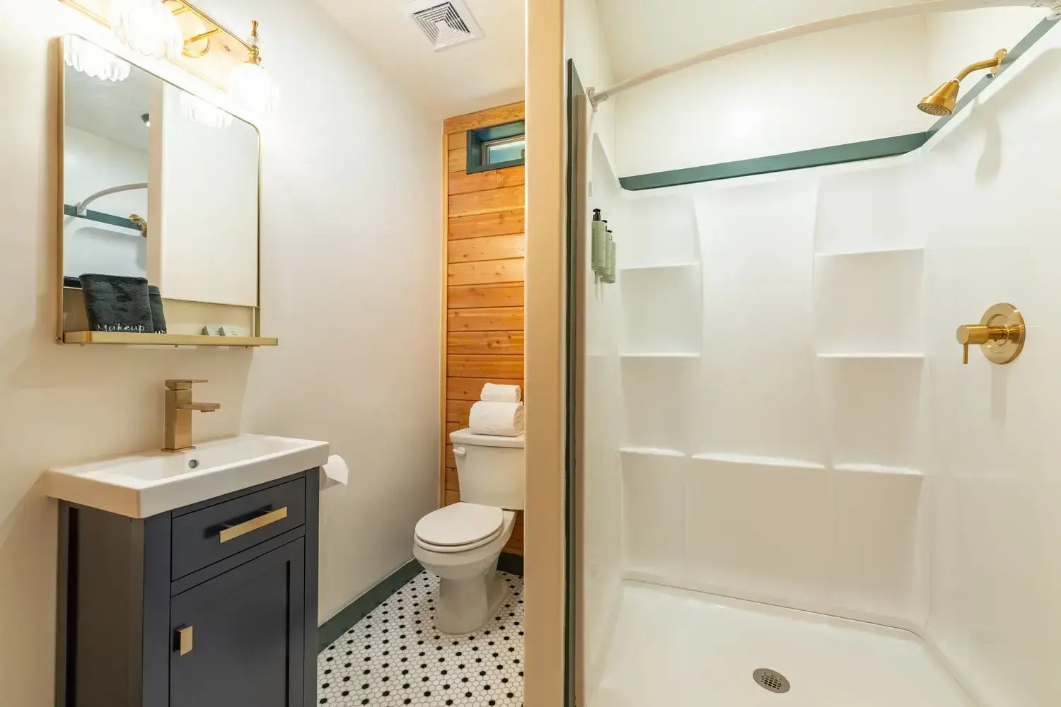 Bathroom cabin 9
